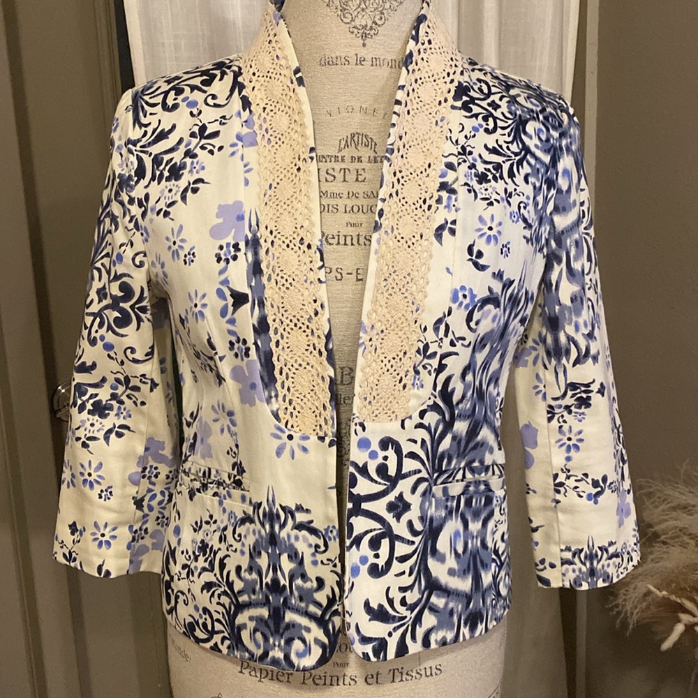 Notations ladies petite blue white floral blazer lace trim light jacket Small PS - Picture 9 of 9